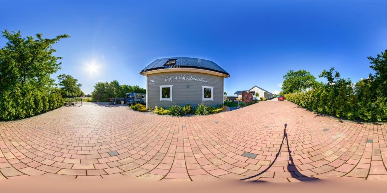 Domki Nad Rozlewiskiem Basen, Malpi Gaj W Swietlicy - Wszystko Dla Dzieci Sarbinowo Buitenkant foto